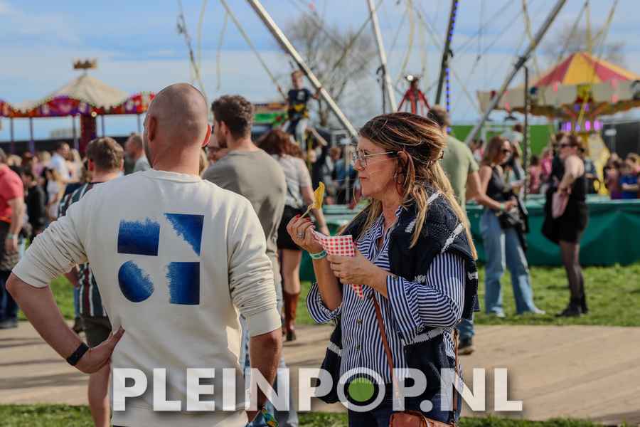 Publiek    Bezoekers (64)